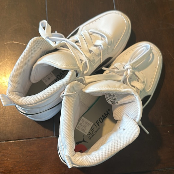 Puma Youth size high tops- new without tags - Picture 5 of 6